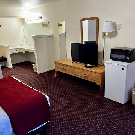 Rodeway Inn Уиннемакка Экстерьер фото
